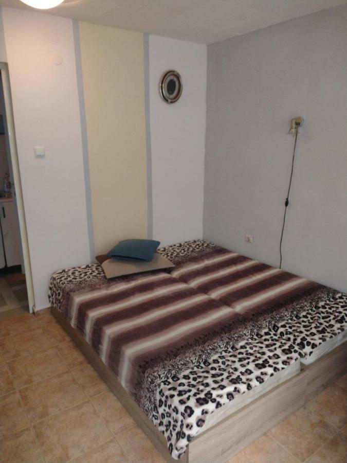 Apartment Petr Beron Varna Exteriör bild